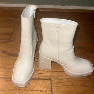 Mia cream boots size 7.5 worn only once!